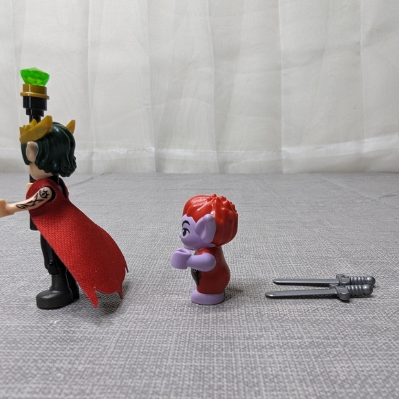 LEGO Minifigures Goblin King &  Magic Staff  Jimblin Goblin Cub, 2 Swords 41183 - Picture 8 of 15